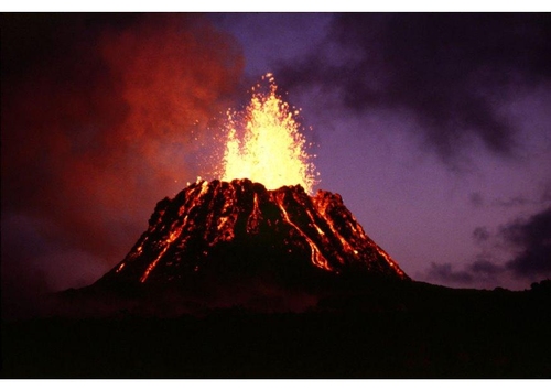 éruption de volcan