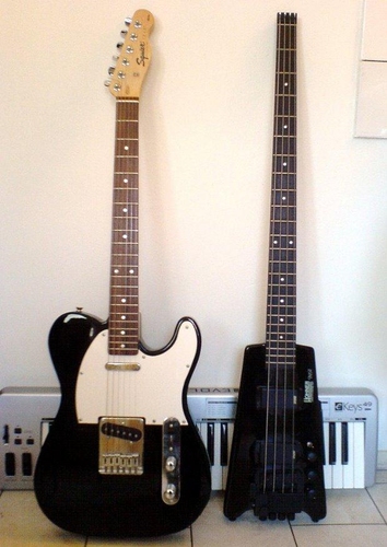 Photo guitare, basse et synthé
