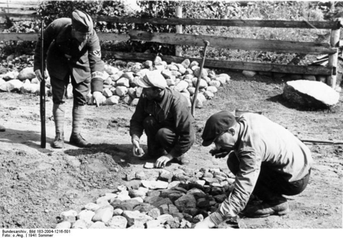 Photo La Russie - Juifs posent des pavés