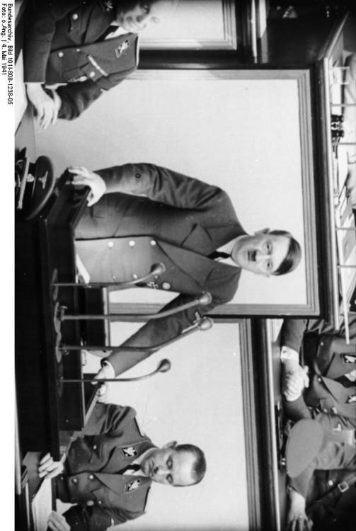 Berlin-Le Reichstag - discours d'Hitler