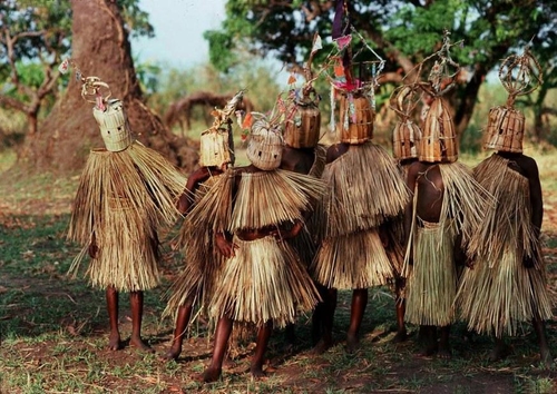 Rituel initiatique aux Malouines, Afrique