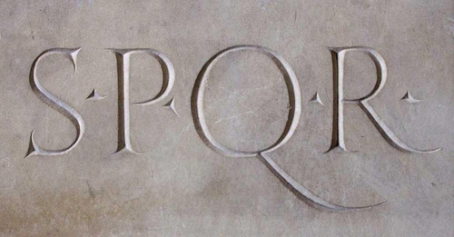 Photo SPQR - inscription au Sénat romain