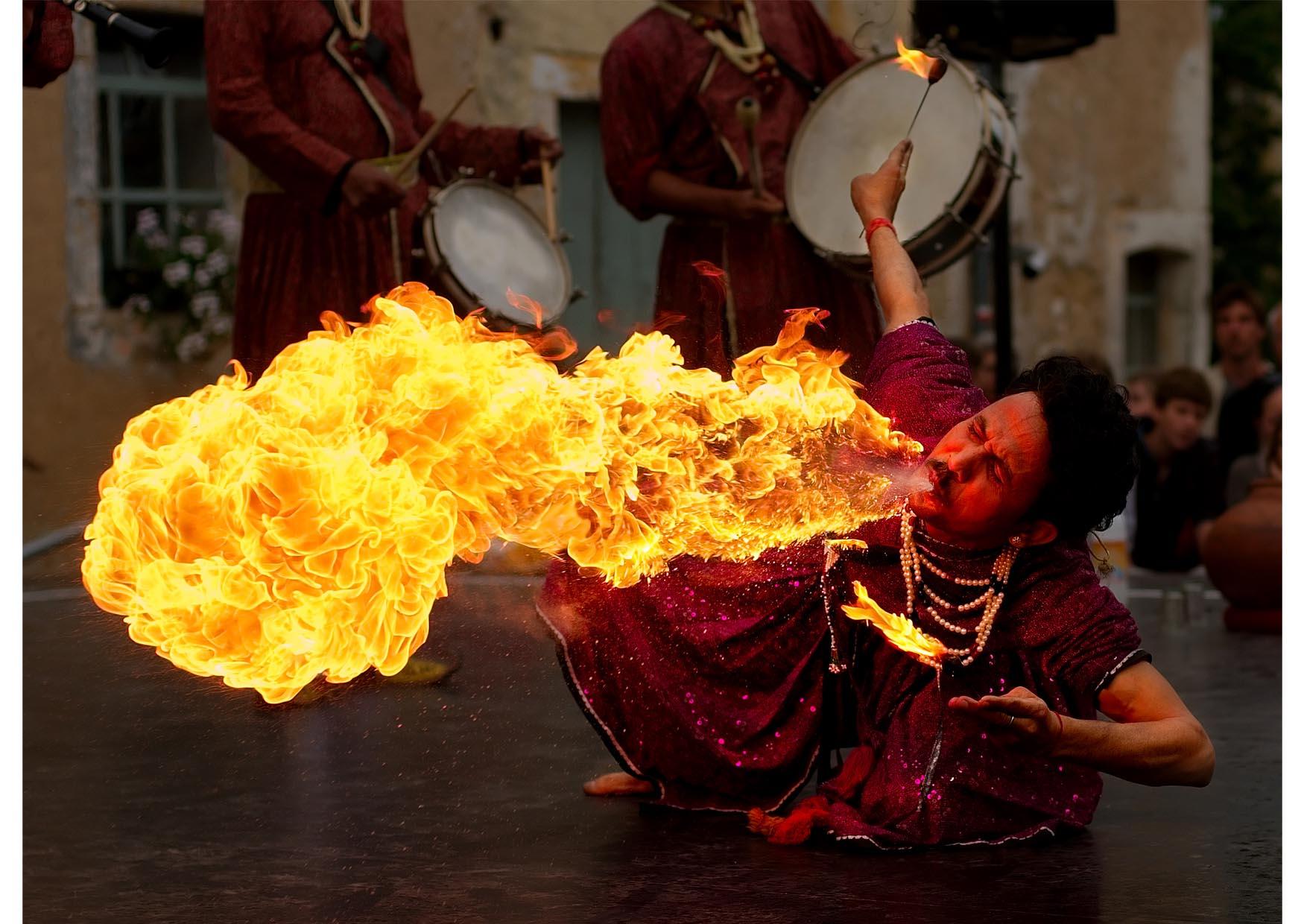 cracheur de feu du jaipur maharaja brass band Photo cracheur de feu du jaipur maharaja brass band
