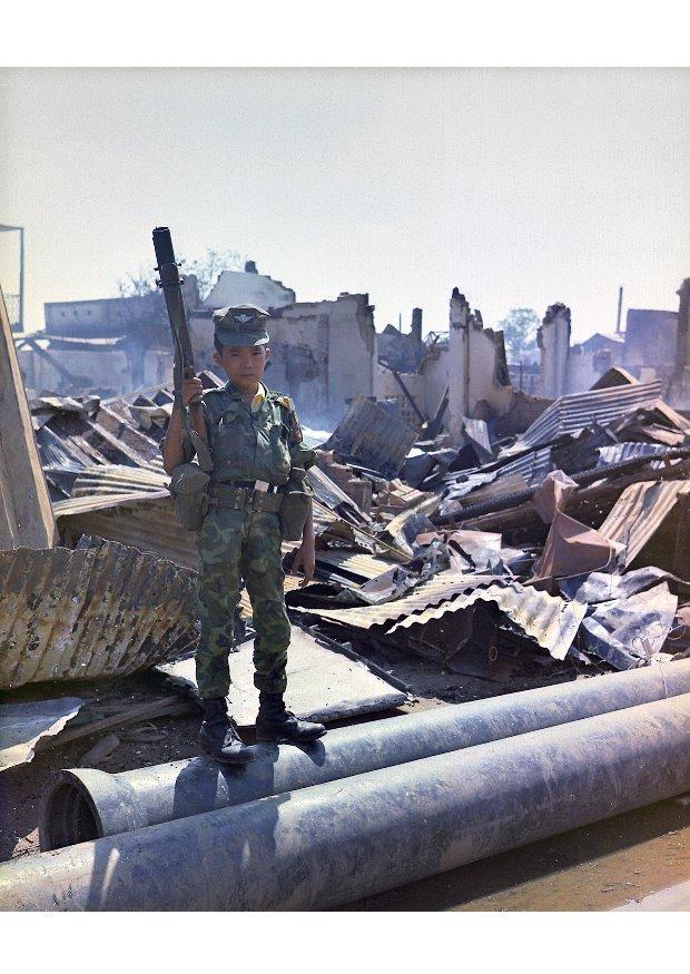 Photo enfant soldat, vietnam