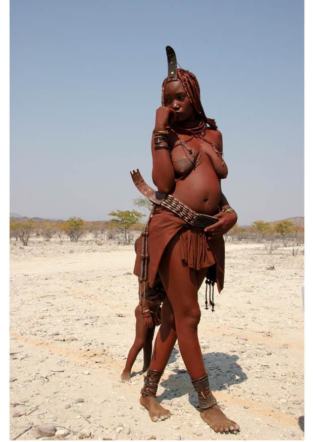 jeune femme himba, namibie Photo jeune femme himba, namibie