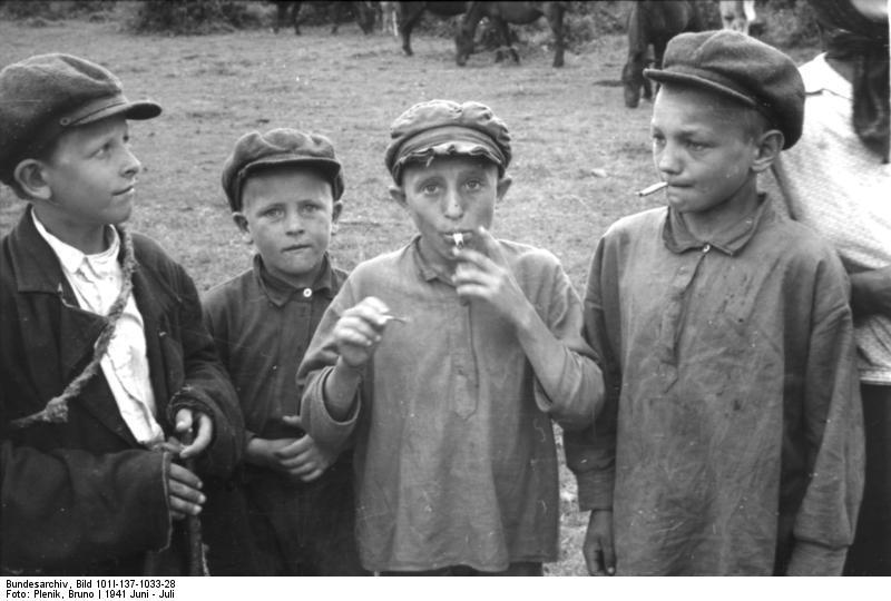 la russie - enfants qui fument Photo la russie - enfants qui fument