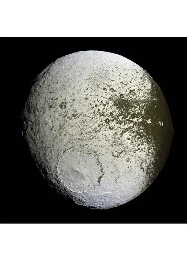 lapetus, lune de saturne Photo lapetus, lune de saturne