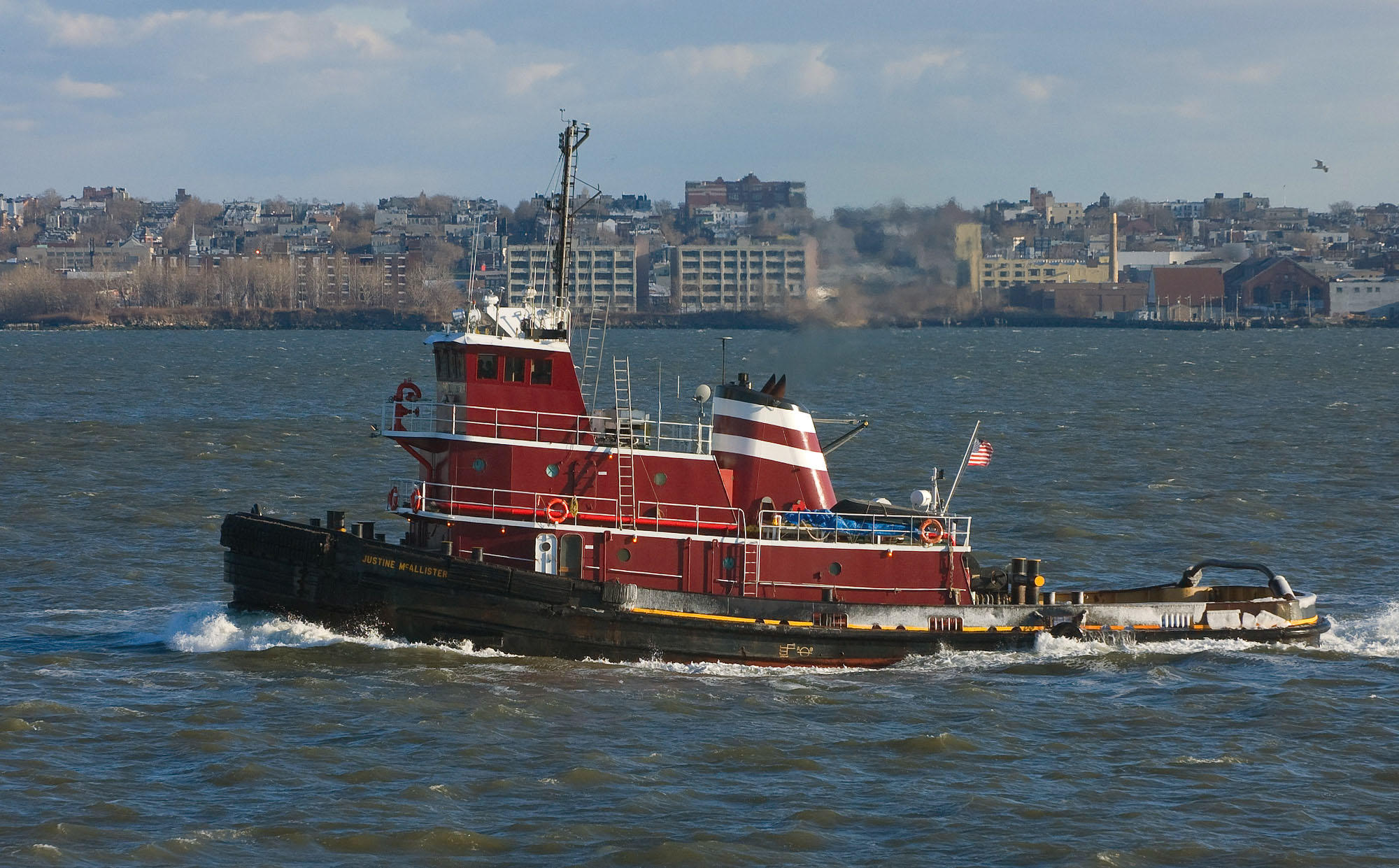 Photo bateau-remorqueur dans le port de new york