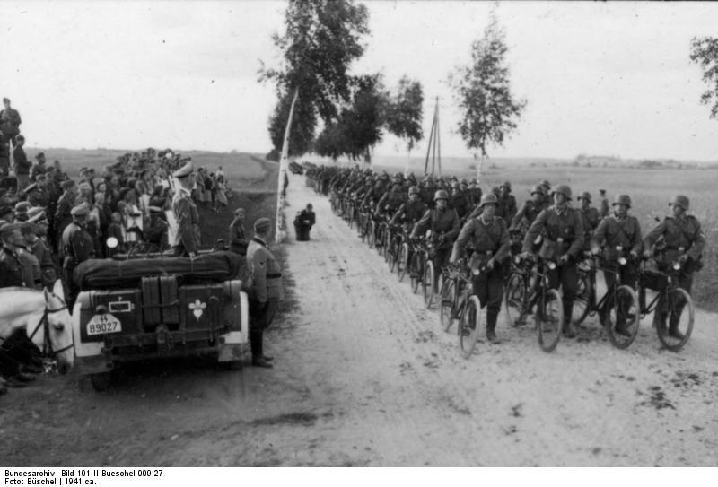 Photo bueschel - himler inspecte les troupes