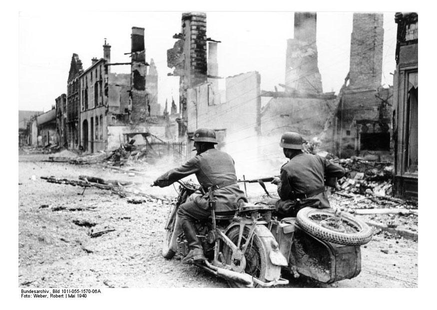 Photo soldats dans les ruines - france