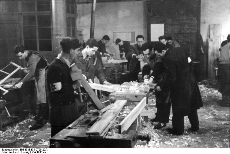 pologne - ghetto de varsovie - charpenterie Photo pologne - ghetto de varsovie - charpenterie