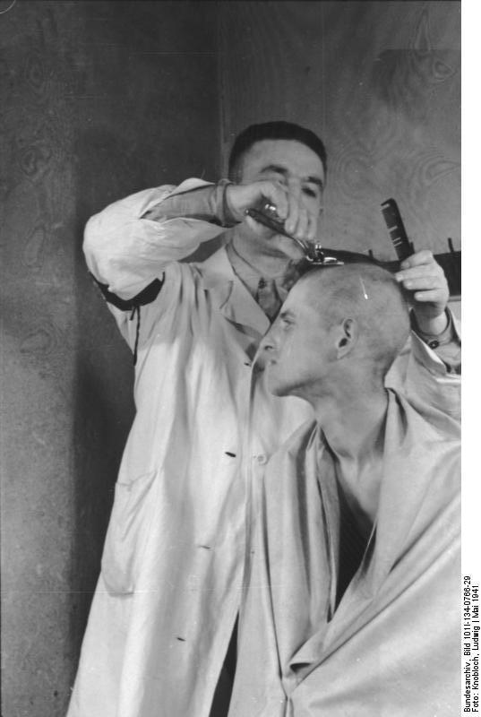 pologne - ghetto de varsovie - coiffeur Photo pologne - ghetto de varsovie - coiffeur
