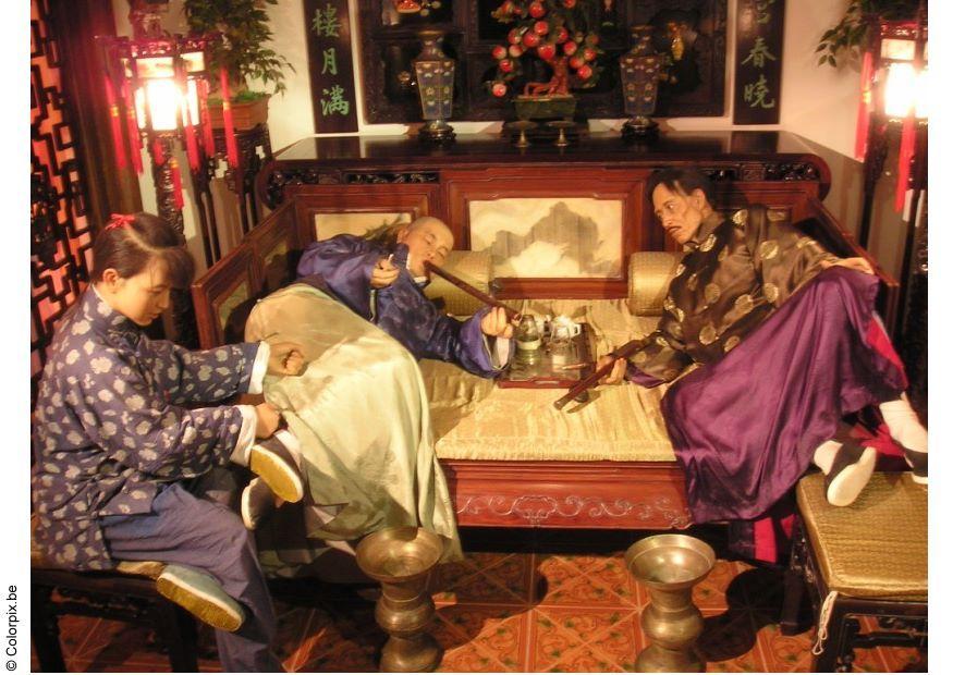 reconstitution dun bar A opium Photo reconstitution dun bar A opium
