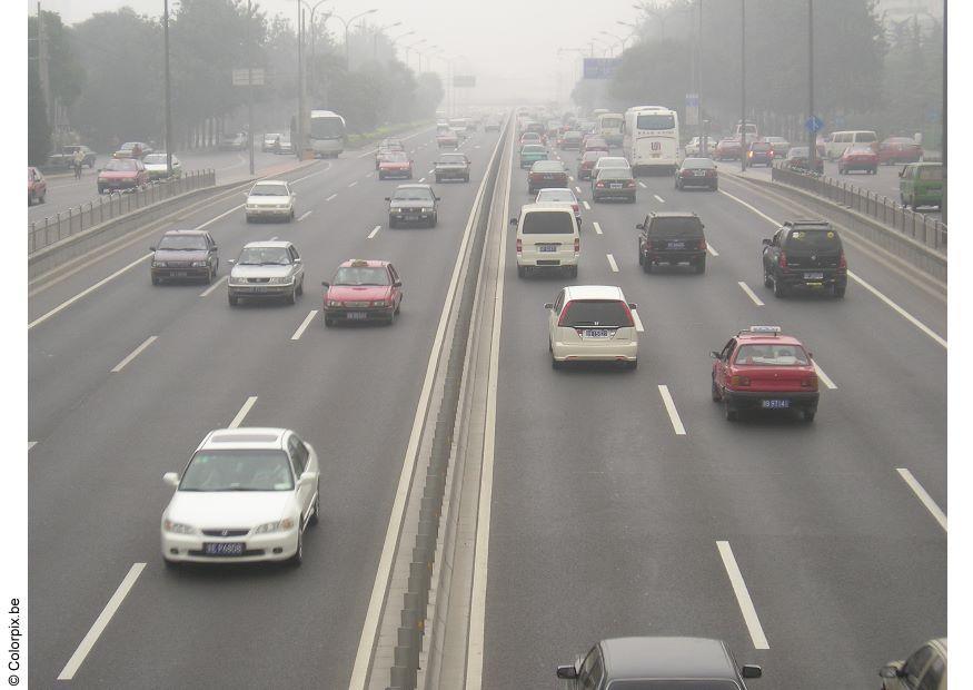 smog sur une autoroute Photo smog sur une autoroute
