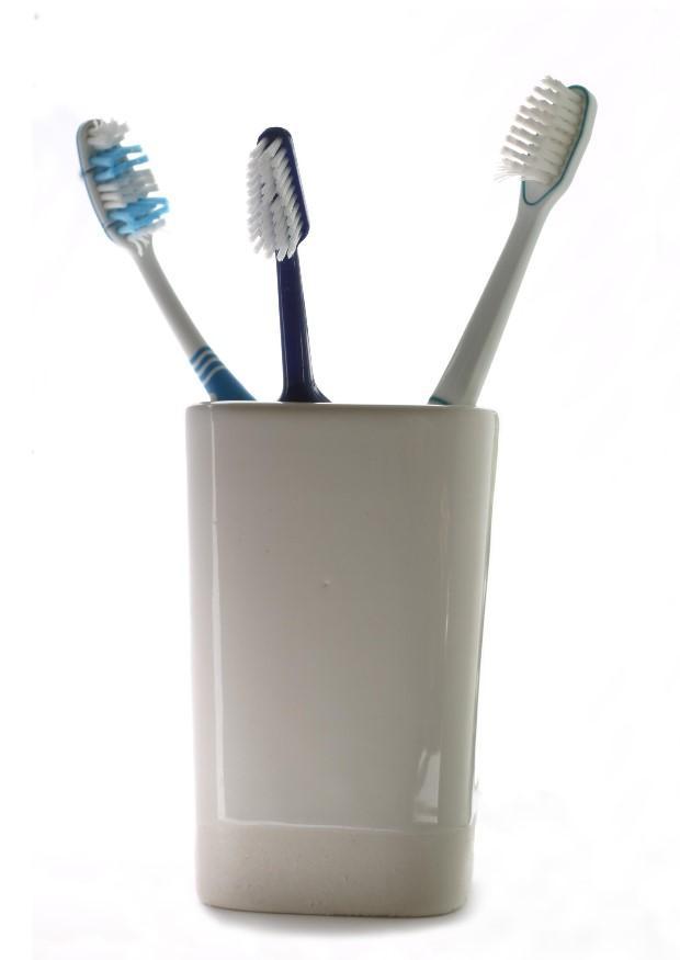 trois brosses A dents Photo trois brosses A dents