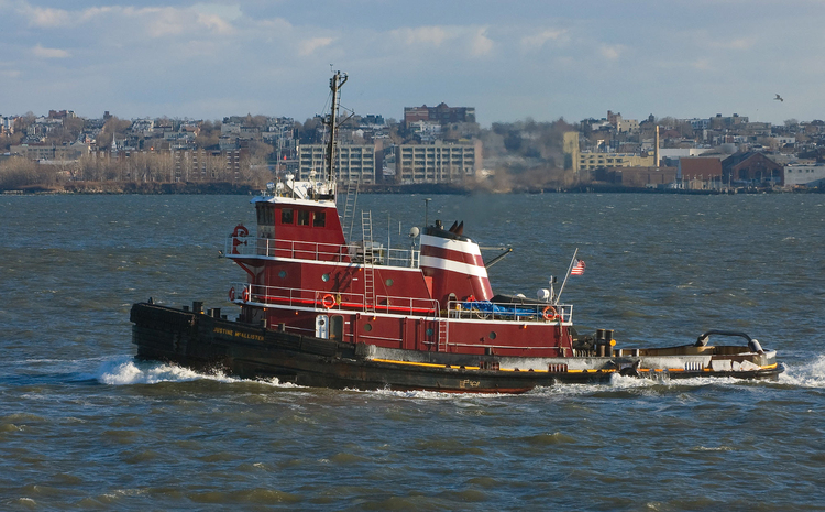 Photo bateau-remorqueur dans le port de New York