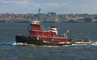 bateau-remorqueur dans le port de New York