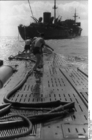 Photo bateau u107 avec bateau d'entretien