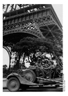 Photo soldats sous la tour Eiffel