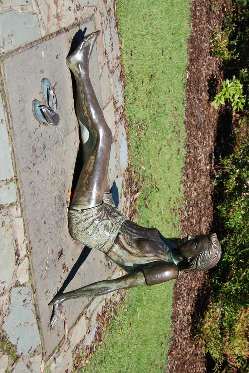 statue