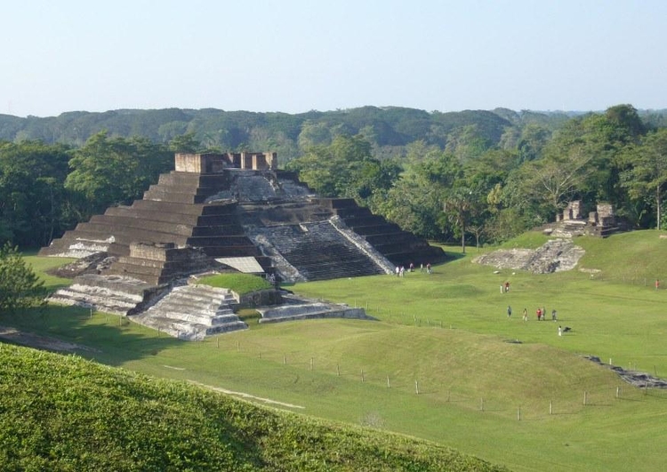 Photo temple maya Comalcalco